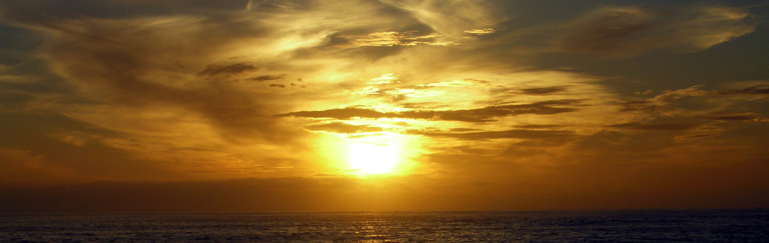 Sol bajo sobre el mar