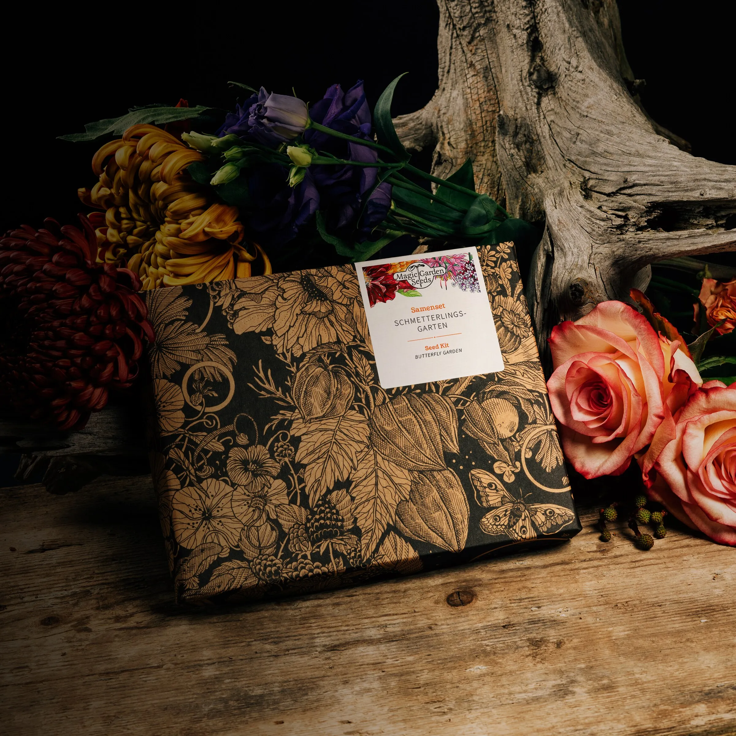 MGS-Samenset in Geschenkbox zwischen Rosen und Dahlien
